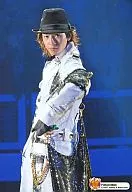 Kanjani Eight / Tadayoshi Okura / Above the knees / White costume / Black hat on the head / Left-handed microphone / Eh! Real? Surprising! FUKUUI 0623