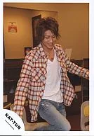 KAT-TUN / Hitoshi Akanishi / Knee-Up / Shirt Check / Face Down / Bend One Leg / Official Official photo