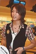 KAT TUN / Kazuya Kamenashi / Upper Body / Costume Black Best / Red / Black Check Pattern / Left Hand Waist / Lower Left Eye / Background bowling alley / Official Official photo