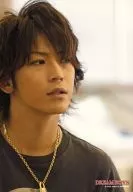 KAT-TUN/龟梨和也/托胸·服装灰色·黑色·视线右侧·项链·无边框/DREAM BOYS