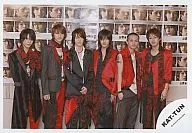 KAT-TUN/6人/橫型/膝上/紅、黑服裝/背景照片