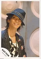 KAT-TUN / Kazuya Kamenashi / Upper Body / Black Costume / Black Hat / Background Wall / Upper Left