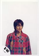 V6 / Takeshi Morita / Upper body / Red check pattern / White background / Smile / Official Official photo