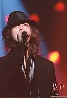 KAT TUN / Akanishi Jin / Upper body / Right hand microphone / Eye above / Black costume / Black hat / You & Jin