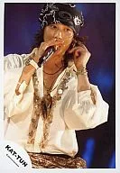 KAT-TUN / Hitoshi Akanishi / upper body / white costume / black bandana / left hand ear