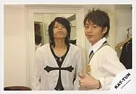 KAT-TUN/上田·中丸/橫型/大拇指立/垂飾/正式生寫真