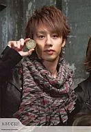 KAT TUN / Yuichi Nakamaru / Upper body / Coin on right hand / Official Official photo