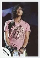 KAT TUN / Hitoshi Akanishi / Pink T-shirt / Black Background / Official Official photo