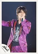 NEWS / Akira Nishikido / Purple Costume / Left Hand Microphone / Black Background / Official Official photo