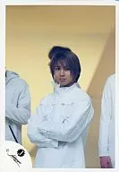 Kinki Kids / Koichi Domoto / Upper body / Costume white / Armband / Official Official photo