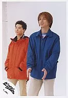 KinKi Kids / Koichi Domoto, Tsuyoshi Domoto / Knee-high / Background white, orange and blue jacket / Official Official photo