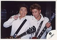Johnnys / Domoto Tsuyoshi / Yamaguchi / Horizontal / Bust up / Costume white / Guitar / Official Official photo