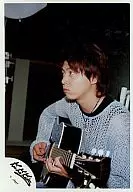 KinKi Kids / Tsuyoshi Domoto / Gray sweater / Playing guitar / Before your eyes / Official Official photo