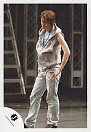 Kanjani Eight / Tadayoshi Okura / Costume white / Left hand waist / Under your eyes / Official Official photo