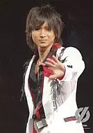 Kinki Kids / Koichi Domoto / Upper body / Costume white / Left hand par / Background black / Official Official photo