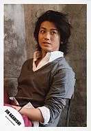 Jin Akanishi / Upper body / Gray sweater / Eyes right / Chair / Lower left "JIN AKANISHI" logo / Official Official photo