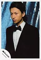 Kanjani Eight / Tadayoshi Okura / Bust up / Black Suit / Blue Background / Official Official photo