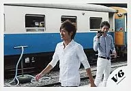 V6 / Morita ・ Okada / Horizontal ・ Costume Black ・ Okada ・ Photo of Morita ・ Train in the back / Official Official photo