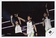 V6 / Nagano-Sakamoto-Inohara / Horizontal ・ White T-Shirts ・ Nagano-Both-Raised ・ Inohara Right-hand Microphone Concert / Official Official photo