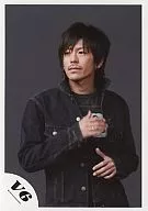 V6 / Takeshi Morita / Upper body / Costume black / Right hand front chest / Eye view left / Background black / Official Official photo