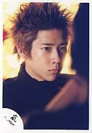 Arashi / Kazuya Ninomiya / Bust up / Eyes right / Costume black / Background light / Official Official photo