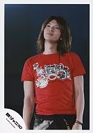 Kanjani Eight / Tadayoshi Okura / Red T-shirt / Above the knee / Upper left from the eye / Official Official photo