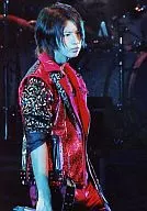 Kanjani Eight / Tadayoshi Okura / Above-the-knee / Costume red / Right hand microphone / Official Official photo