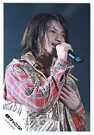 Kanjani Eight / Tadayoshi Okura / Bust up / Red check pattern / Right hand microphone / Official Official photo