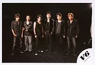 V6/集合(6人)/横型・全身・衣装黒・背景黒/公式生写真