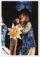 Kanjani Eight / Akihiro Yasuda / Live Photo / Blue & Gold Jacket / Left Hand Microphone / Official Official photo