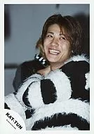 KAT TUN / Hitoshi Akanishi / Bust up / Black and white stripe pattern / Smile / Official Official photo