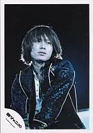 Kanjani Eight / Akihiro Yasuda / Blue Costume, Upper Body, Right Eye, Black Background / Official Official photo