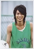 Arashi / Matsujun / upper body / tank top green / smile / back fence / official Official photo