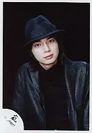 Arashi / Matsujun / Upper body / Costume black / Cap black / Background black / Face tilted / Official Official photo