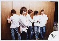 Arashi / 5 People / Horizontal, White Shirt, Ohno Backward-facing, Matsumoto-armband / Official Official photo