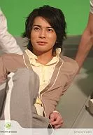 Arashi / Matsujun / Lying down ・ Cardigan grey ・ Above your eyes ・ Background yellow green ・ johnny's web / Official Official photo