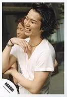 Arashi / Matsujun / Upper Body / T-Shirt White / left eye / Smile / Left Hand / Right Elbow / Official Official photo