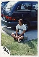 KinKi Kids / Koichi Domoto / Sitting ・ T-Shirt ・ Car behind ・ Lawn / Official Official photo