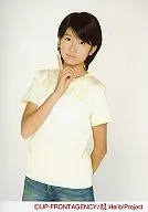 Berryz Kobo / Chinami Tokunaga / Above Knee / White Background / Right Hand Index Finger Standing / Left Hand Back / Official Official photo