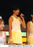 Berryz Kobo / Chinami Tokunaga / Above the Knees / Background Live / Left Hand Microphone / Yellow Skirt / Official Official photo