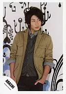 Arashi / Masaki Aiba / Above-the-knee / Jacket khaki / Eye-line right / Pocket with both hands / Official Official photo