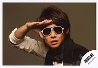 Arashi / Masaki Aiba / Horizontal, Bust up, Sunglasses, Background brown / Official Official photo