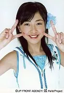 Berryz Kobo / Yurina Kumai / Upper Body / Both Hands / Cheeks / Costume White with Blue / Water Flower Decoration / Official Official photo