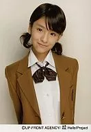 Berryz工房/菅谷梨沙子/上半身・両手後ろ・口閉じ・衣装制服・茶色のジャケット/公式生写真