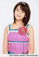 Berryz Kobo / Risako Sugaya / Upper Body / Costume Pink with Blue Line / Left Breast with Red Flower Decoration / Closed Mouth / Official Official photo