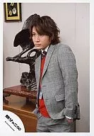 Kanjani Eight / Akihiro Yasuda / Above-the-knee / Suit gray / Eye-line left / Pocket with both hands / Official Official photo