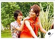 Kis-My-Ft2 / Taisuke Fujigaya ・ Wataru Yokoo / Horizontal ・ Fujigaya Best Orange ・ Yokoo Shirt Check ・ Yokoo ・ Pointing to Fujigaya's Cheeks / Official Official photo