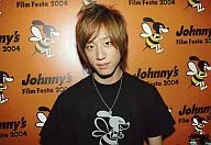 NEWS / Keiichiro Koyama / Horizontal shirt black / Bust up / Background orange / Johnny's Film Festa2004 / Official Official photo