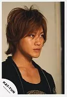 KAT TUN / Akanishi Jin / Bust up / Costume Black / Eye Right / Official Official photo