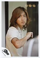 SMAP / Takuya Kimura / Upper Body / Polo Shirt White / Right Arm Breast Front / Leaning against Wall / Official Official photo